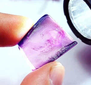 Pietra preziosa sfusa grezza non tagliata viola taaffeite certificata 30+ ct con omaggio - Foto 1 di 7