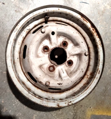 SUNBEAM ALPINE AND TIGER 1964 CÓDIGO DE FECHA 4 1/2" POR 13" RUEDA DE ACERO ORIGINAL  Foto 1 de 4