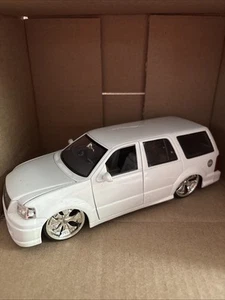 Raro giocattolo Jada Dub City scala 1:24 2003 Ford Expedition modellino bianco pressofuso - Foto 1 di 14