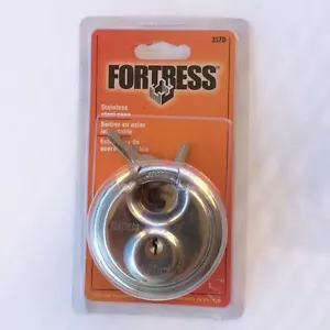 357D Master Lock Fortress 357D Lucchetto Avvolto Acciaio Inox Nuovo In Confezione - Foto 1 di 3