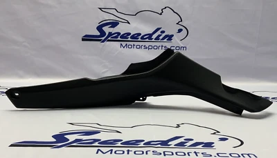 Guarnição de enchimento de assento direito Yamaha YZF-R7 2022-2025 FABRICANTE DE EQUIPAMENTO ORIGINAL BEB-2171M-00-00 - Imagem 1 de 4