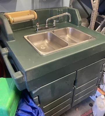 Cambro Green Camkiosk Portable Self-contained Hand Sink Cart - Water Bottles Inc • 100£