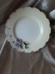 Johnson Bros England: Weiß mit Goldrand und Blumenmuster ca. 8 Zoll" Teller. - Bild 1 von 3