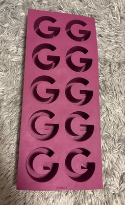 Bandeja de cubitos de hielo Gucci GG de silicona usada Foto 1 de 2