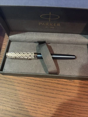 Сонет Parker премиум-класса металлический синий CT FP 18 карат золото новый в коробке (2119743) - Изображение 1 из 4