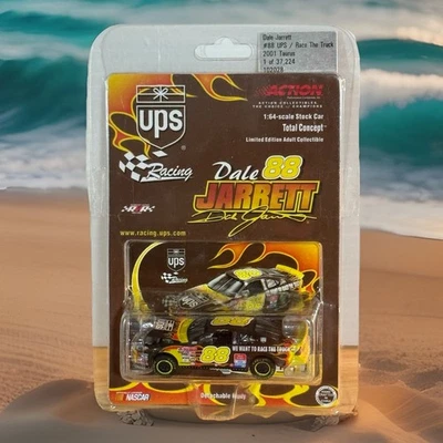 1/64 Nascar Diecast, Dale Jarrett #88, UPS, Race The Truck, 2001 Acción Foto 1 de 2