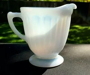 Monax MacBeth-Evans Petalware Creamer - Picture 1 of 4