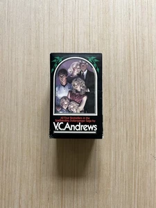 Vintage V.C. Andrews Dollanganger Saga 4 Book Box Set Flowers In The Attic - Picture 1 of 17