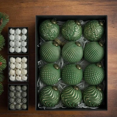 Antique Christmas ball decorations; V5P7 - Image 1 of 4