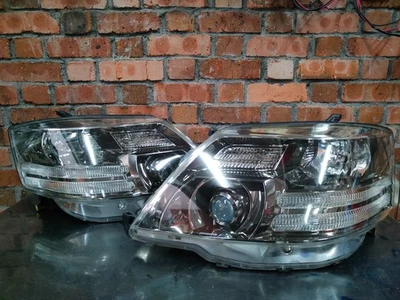MINT Toyota Alphard ANH10 MNH10 06 HEAD Lights LAMPS XENON PROJECTOR KOITO 58-17 - Image 1 of 4