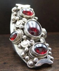 Bellissimo anello vintage massiccio in argento sterling e granato rosso cabochon di design - Foto 1 di 11