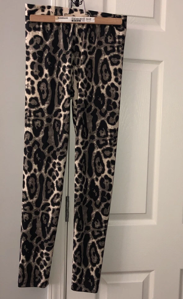 Leggings Talla M Colección Kardashian Estampado Leopardo Suave Elástico Foto 1 de 4