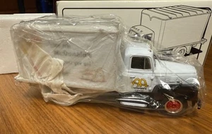 First Gear McDonald's 1957 International R-190 Dry Goods Van 1:34 NEW 19-1797 - Picture 1 of 8
