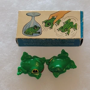 Vintage Magneto Magnetic Kissing Frogs West Germany Toy Original Box No. 3126 - Picture 1 of 7