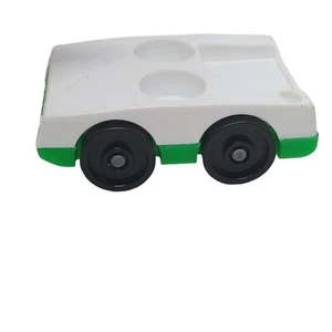 Fisher-Price 2 Sitz Fahrzeug weiß & grün Kunststoff Auto Oldtimer #M-1 - Bild 1 von 8