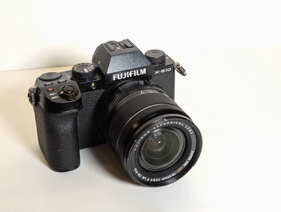 Fujifilm X-S10   SET  XF 18-55mm f/2,8-4 R  LM OIS,  893 Auslösungen - Bild 1 von 4