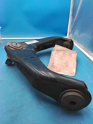 Brazo de control superior delantero GM Avalanche Sierra Silverado Suburban Yukon 15049881 Foto 1 de 4