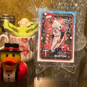 2024 Topps Holiday Byron Buxton #H114 Image Variation Santa Hat SP Twins - Picture 1 of 2