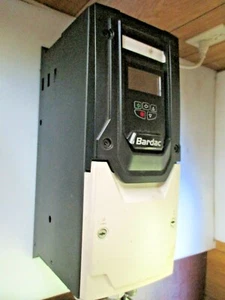 ACCIONAMIENTOS BARDAC VFD SERIE P2-42075-3HF4N - Imagen 1 de 4