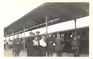 Postal RPPC International Group Bélgica tren fronterizo soldados Primera Guerra Mundial década de 1910 - Imagen 1 de 2