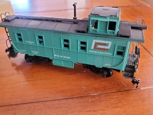 HO SCALE LOT OF TRAIN CARS SOME VINTAGE - Picture 1 of 8