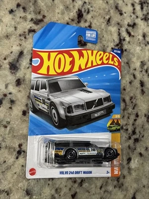 NUEVO 2025 Hot Wheels Volvo 240 Drift Wagon 227/250 vagones 3/5 plateado - estuche N Foto 1 de 2