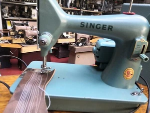 Singer 274 elfabric, fabric & Leathe sew/ mah make is Great Britain - Foto 1 di 8