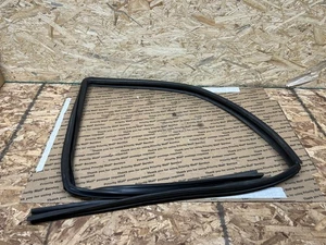 97-01 Honda CRV Ventana Delantera Izquierda Canal Moldura Vidrio Guía Sello Goma 6612 - Imagen 1 de 11
