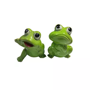 Vintage Anthropomorphic Whimisical Big Eyed Green Frogs Salt Pepper Shaker Set - Picture 1 of 12