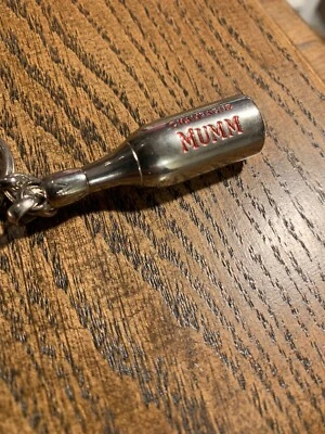 Лот из 2 Mumm шампанского Cordon Rouge металлическая бутылка брелок Tiffany стиль - Изображение 1 из 4