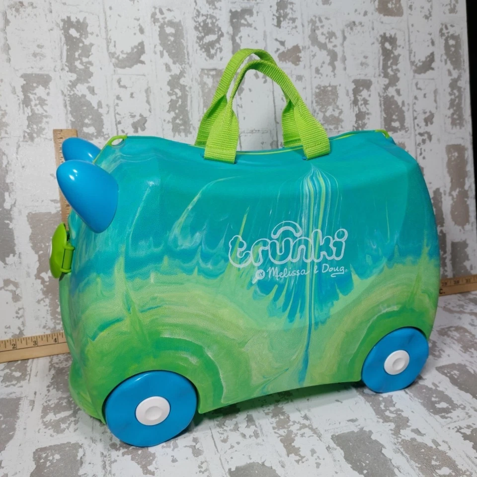 Maleta Trunki Melissa & Doug para niños con ruedas azul verde Terrance Foto 1 de 4
