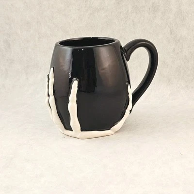 Taza de café grande Halloween esqueleto mano caprichoso armario 10 calle fresa Foto 1 de 4