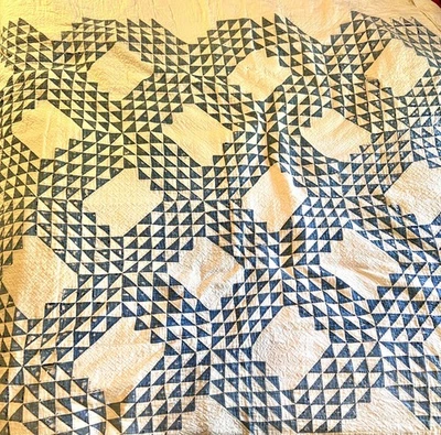 Edredón vintage cosido a mano años 40 triángulo patrón diamante 67"x 79" antiguo Foto 1 de 3