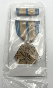 Original 1960's Vietnam Era U.S. Armed Forces Air Force Reserve Medal w/Ribbon - Picture 1 of 7