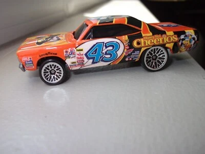 Hot Wheels Richard Petty #43 Honey Nut Cheerios 1970 Plymouth Roadrunner 1/64 Foto 1 de 4