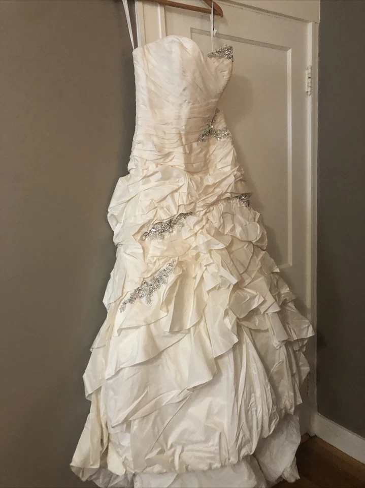  Vestido de novia Simone Carvalli  Foto 1 de 4