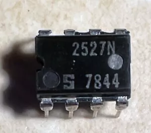 Signetics 2527N 2527 - Doppio registro turni statici 240 bit - NOS - RARO! - Foto 1 di 1
