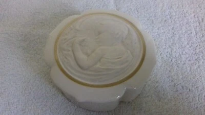 Vintage Royal Worcester China Lidded Box - Prince William Birth, 1982 - Royalty - Image 1 of 4