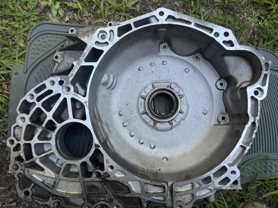 Carcasa de campana de transmisión GMC Acadia Traverse 6T70 6T75 3,6 L AWD fundido 24237404 Foto 1 de 2