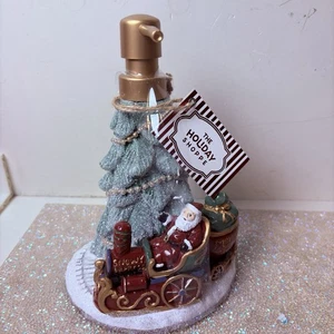 NEU The Holiday Shoppe Santa 🎅🏽 Zug 🚂 Seifenspender (Snowy Express) 8x5 Zoll - Bild 1 von 8