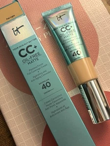 It Cosmetics CC+ Matte Oil-Free Cream Foundation/Concealer SPF 40 Fair Light NEW - Picture 1 of 8