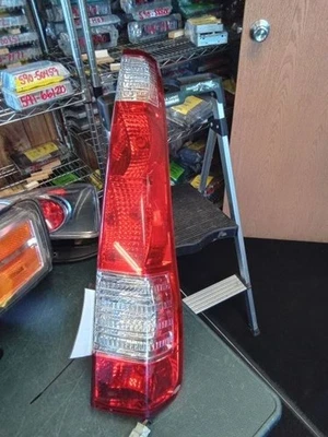 Luz trasera derecha pasajero construida en Japón para Honda CR-V 2005-2006  Foto 1 de 4