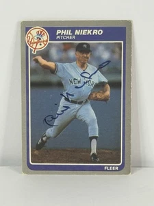 Autographed Phil Niekro New York Yankees 1985 Fleer Baseball Card #138 - Picture 1 of 6