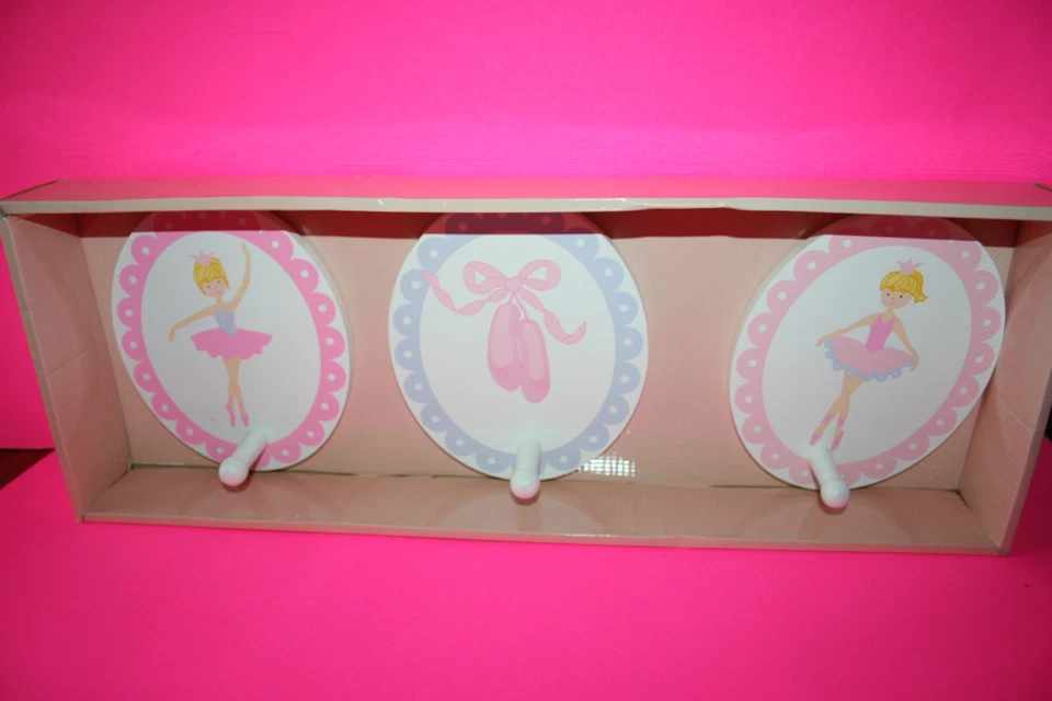 NUEVO BAILARINA 3 GANCHOS DE PARED ZAPATOS DE BALLET ROSA PÚRPURA MAGGIE MILLER HABITACIÓN DE NIÑAS  Foto 1 de 1