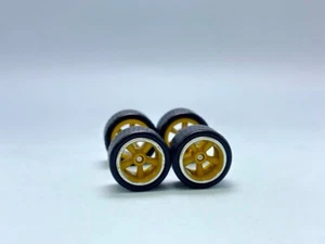 R552 Hotwheels 1/64 Real Riders # 5 radios amarillo 14 mm corto, ruedas de goma - Imagen 1 de 3
