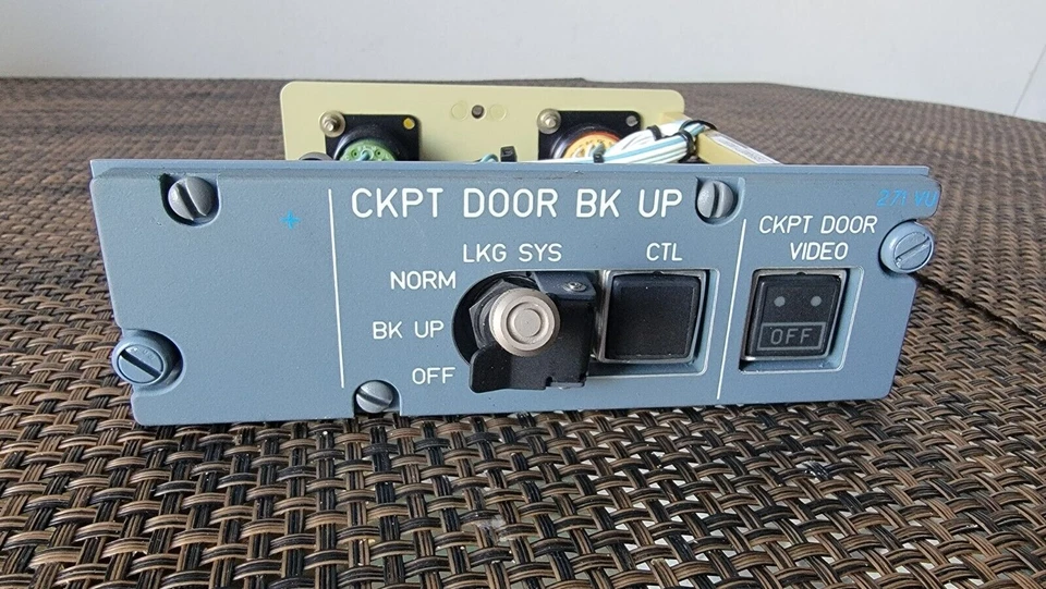 PANEL DE CONTROL AIRBUS 340, PUERTA CABINA BK UP - P/N: F9550027100397 - NUEVO Foto 1 de 4