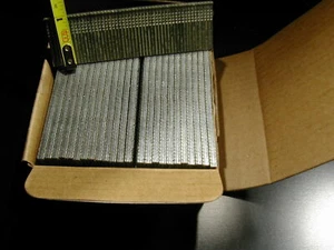 Clavos Brad con acabado calibre 16 2.500/bx punta de cincel galvanizado 1" de largo - Imagen 1 de 1