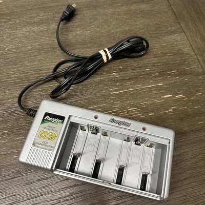 Energizer rechargable Station(AAA,AA,C,D,9V)  Pre-owned - Image 1 of 4