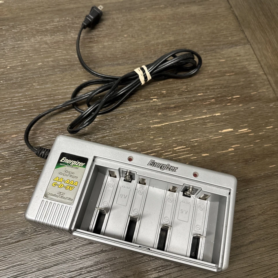 Energizer rechargable Station(AAA,AA,C,D,9V)  Pre-owned - Image 1 of 4