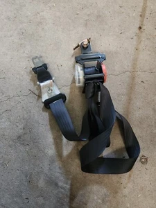 Sg Subaru Forester Seatbelt Centre Rear - Picture 1 of 3